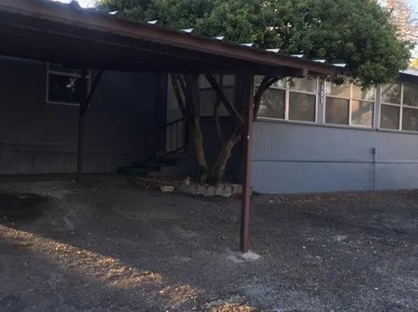 101 Loyal Valley Rd, Kerrville, TX 78028