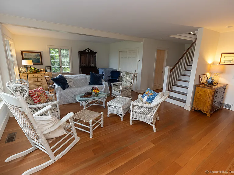 17 Agawam Ave — Photo 16