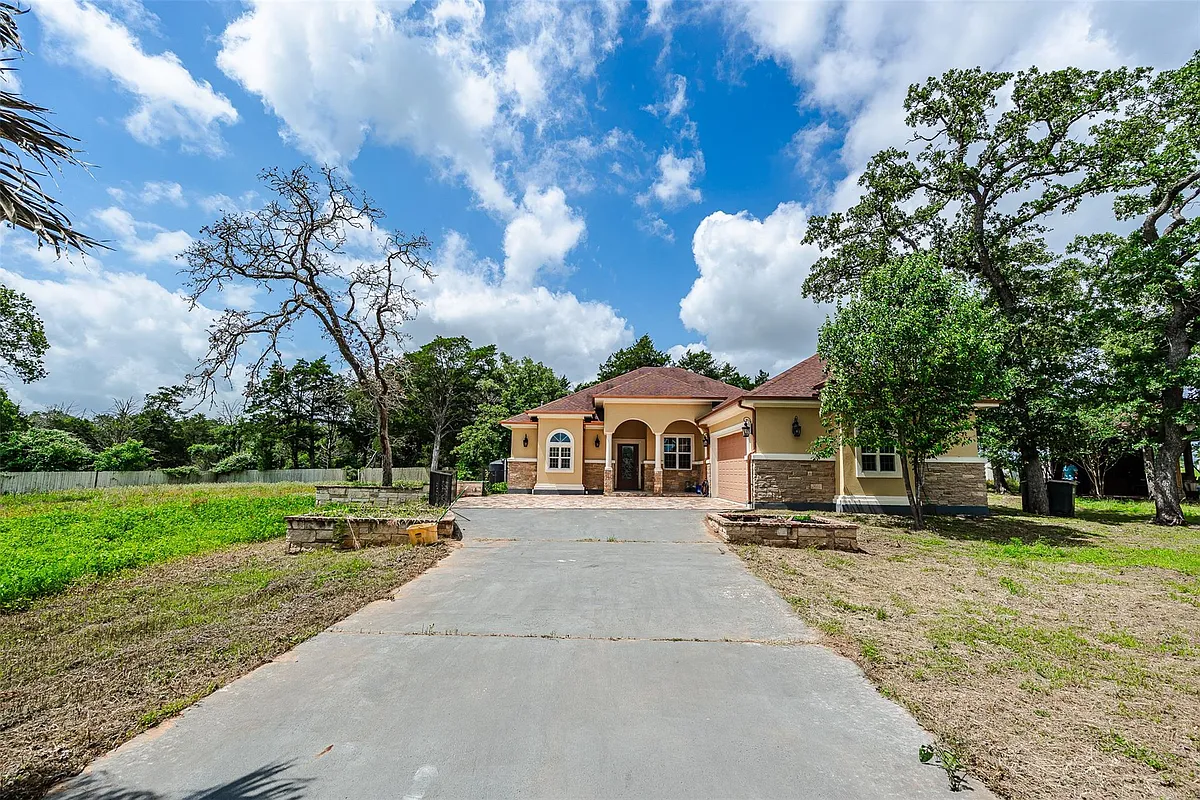 Building Photo - 295 Pine Valley Loop