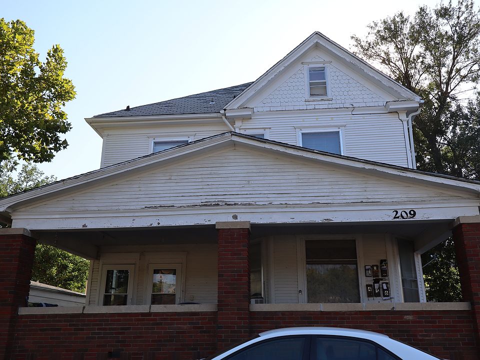 1st image of 209 S 9th St
