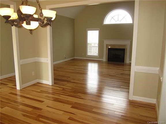 4th image of 317 Forbes Ct