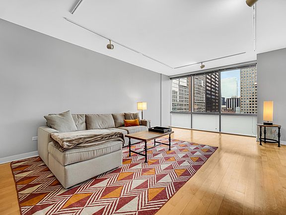 4th image of 8 Randolph Ave #2407
