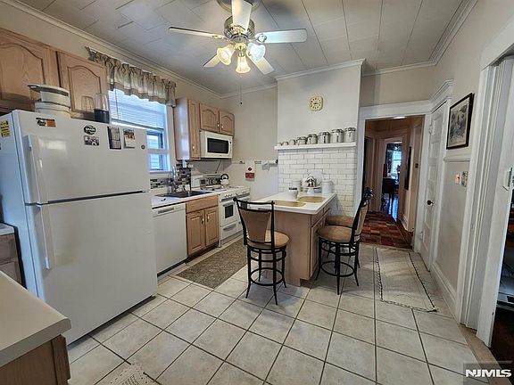 3rd image of 31 Union Pl