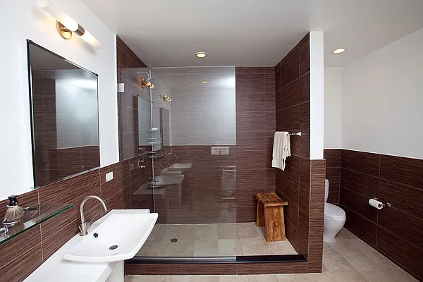 Sold by Luminous Realty | media 16