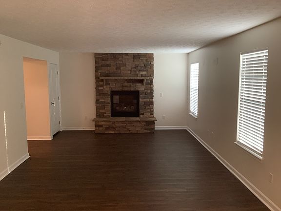 3rd image of 5184 Oak Creek Trl