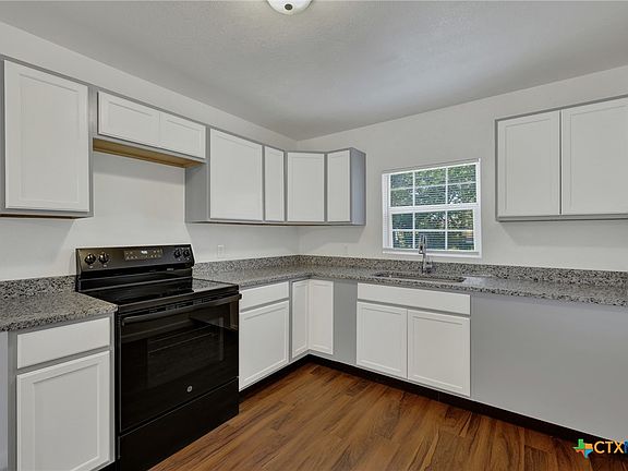 5th image of 1054 Morelos St