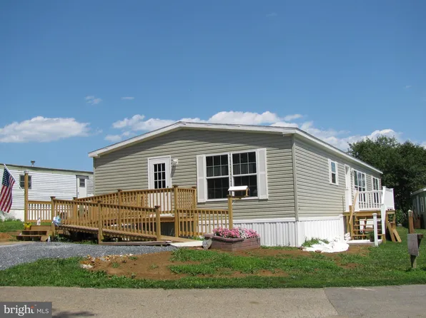 200 W Burkholder Dr Trailer 13, Lititz, PA 17543