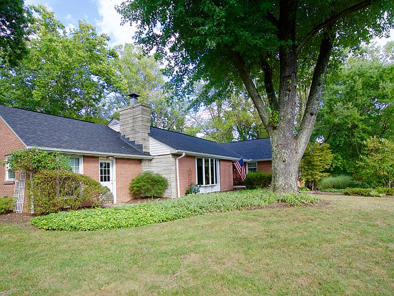 2nd image of 1412 Meadowcrest Dr