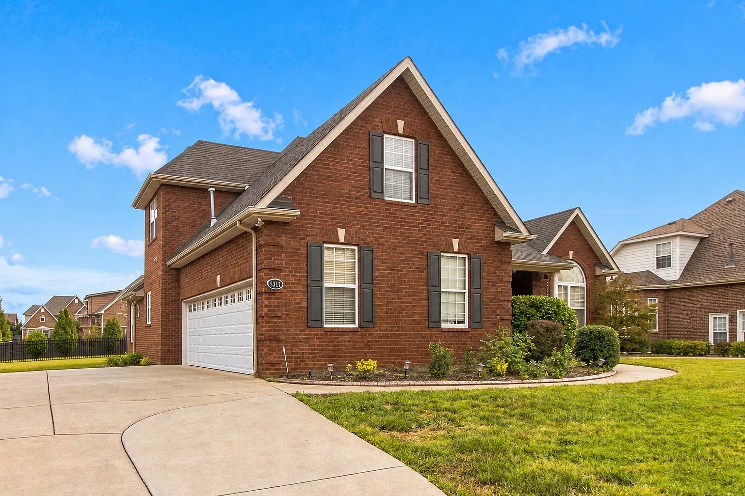 4 bed, 3.0 bath, 2522 sqft, $3,000 — Photo 1
