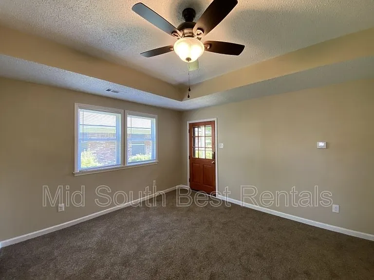 1812 S Summit St — Photo 7