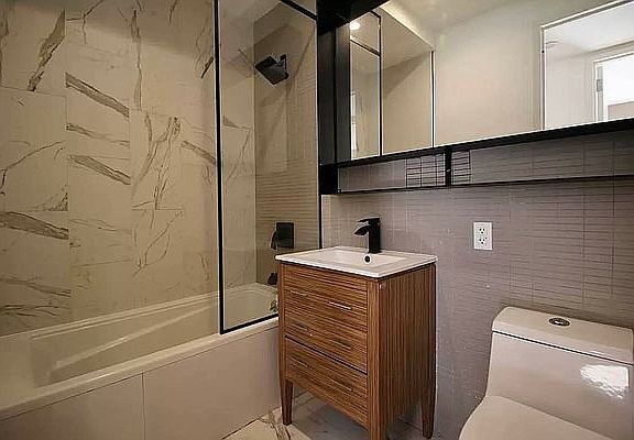 3rd image of 431 Throop Ave #3L