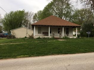 562 Chauncey St, Barry, IL 62312