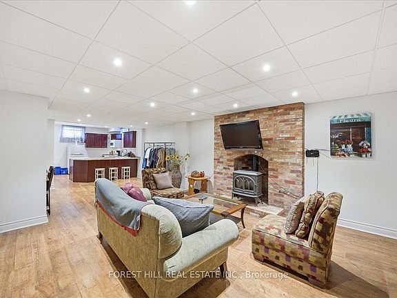 4th image of 160 Kootenay Rdg #Basement