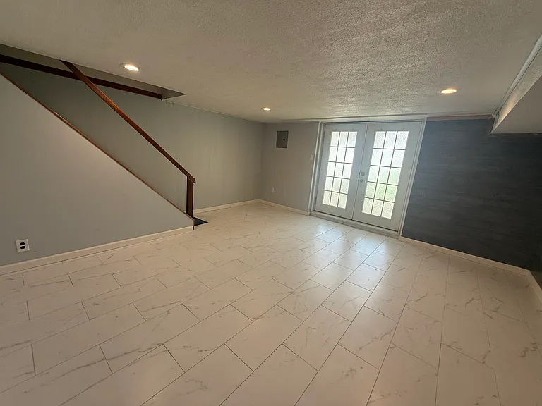 2727 Taunton St — Photo 18