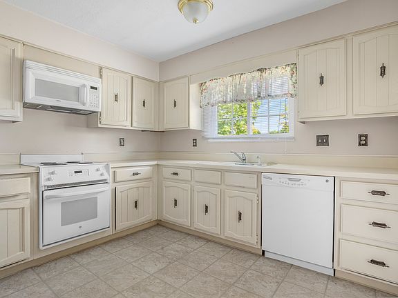 4th image of 6427 Park Central Dr W APT C