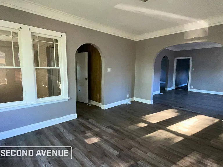 12439 S Perry Ave — Photo 4