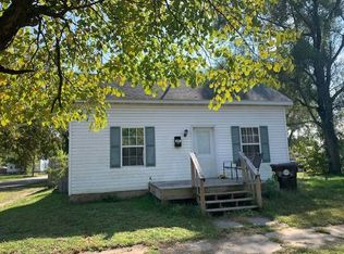 601 W 5th St, Beardstown, IL 62618