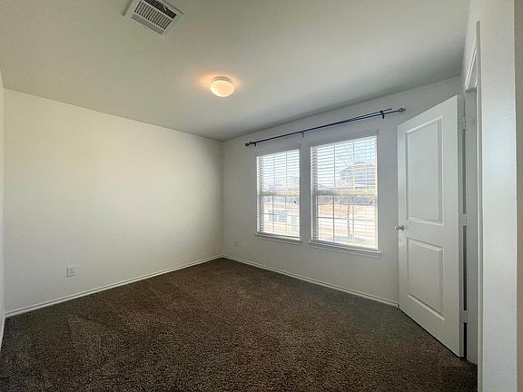 4th image of 1006 Meadow Wood Ln