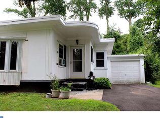 8206 Hull Dr, Wyndmoor, PA 19038