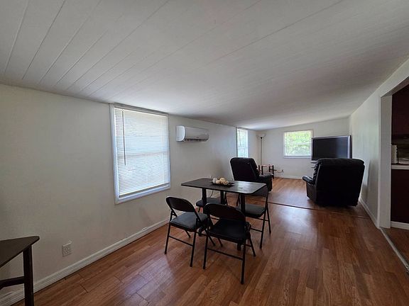 2nd image of 10657 Bay St NE