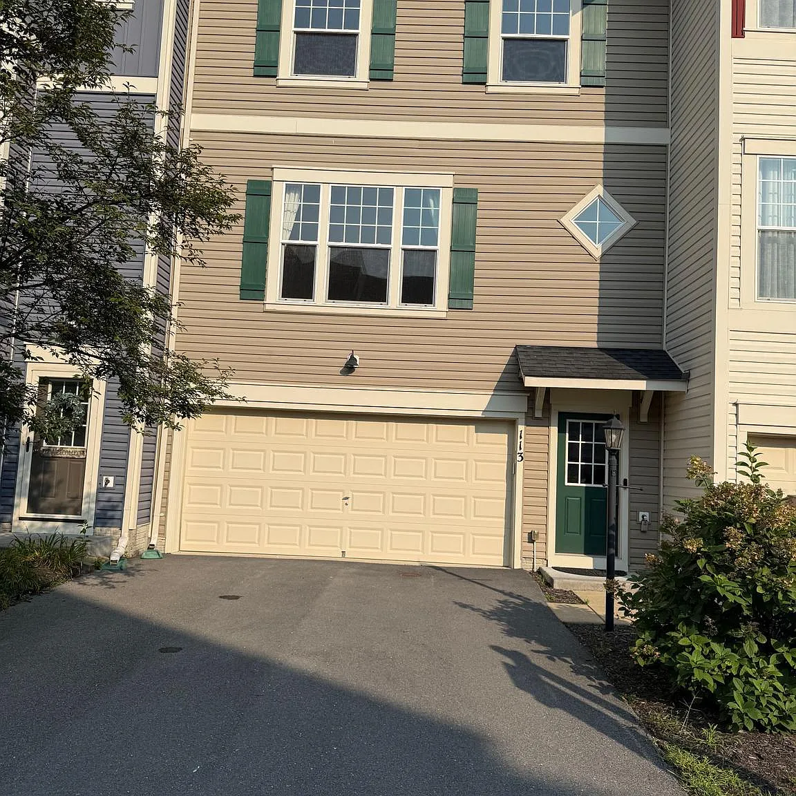 3 bed, 3.5 bath, 2529 sqft, $2,495 — Photo 1