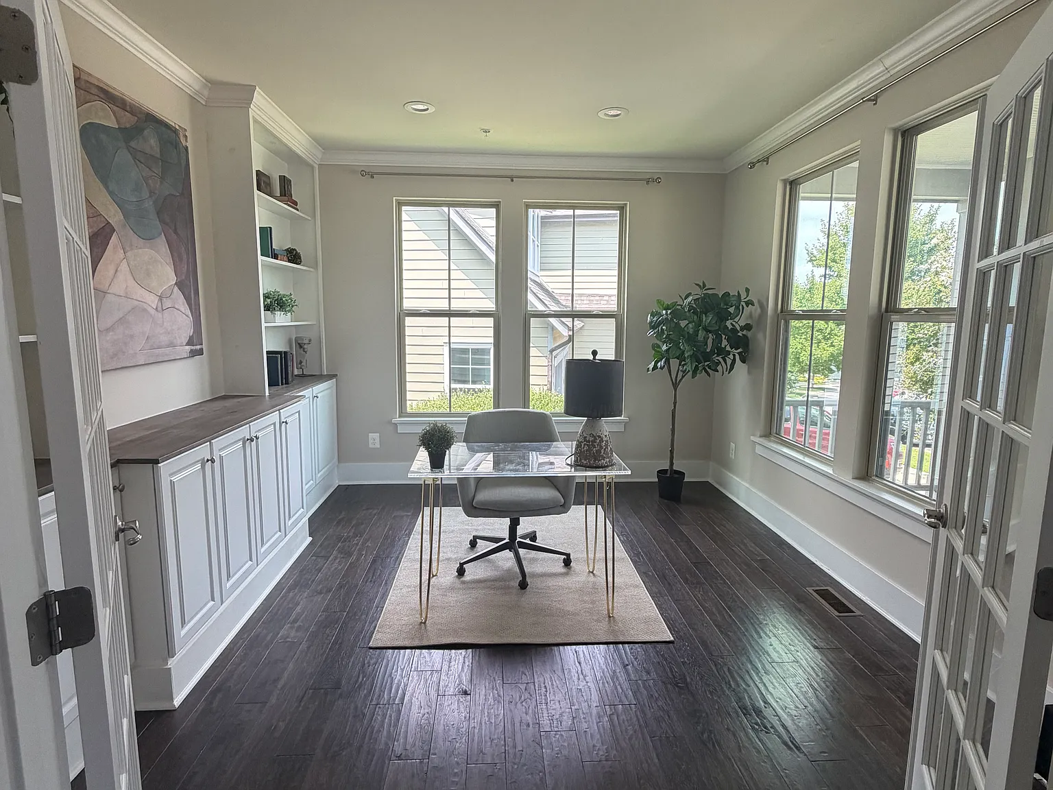 5 bed, 4.5 bath, 4576 sqft, $4,600 — Photo 3