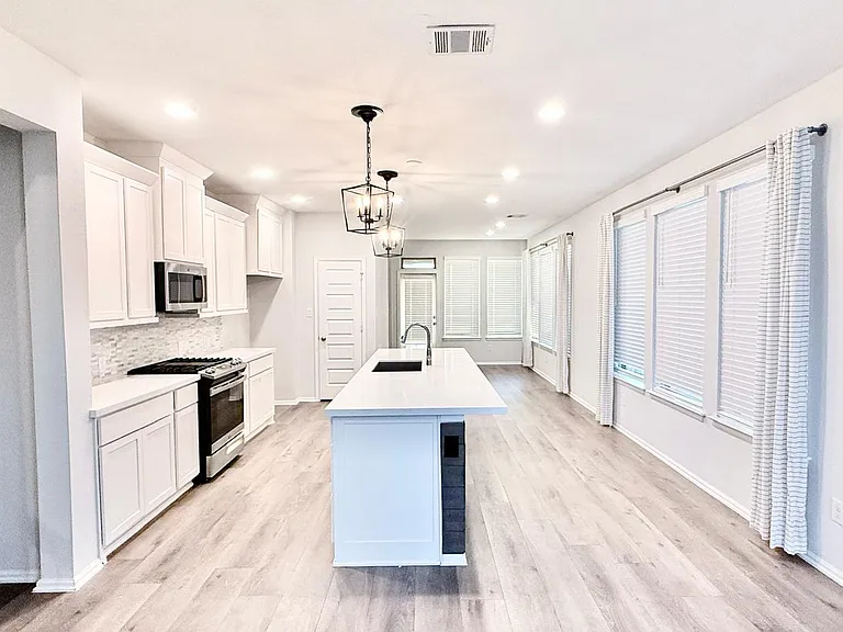 832 Azul Lagoon Dr — Photo 4