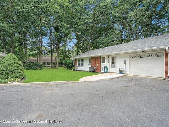 3rd image of 468B Portsmouth Dr #1002
