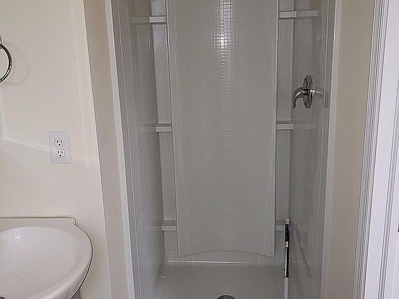5th image of 221 High St APT 3