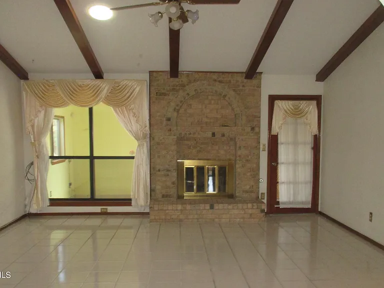 4425 Gen Maloney Cir — Photo 3