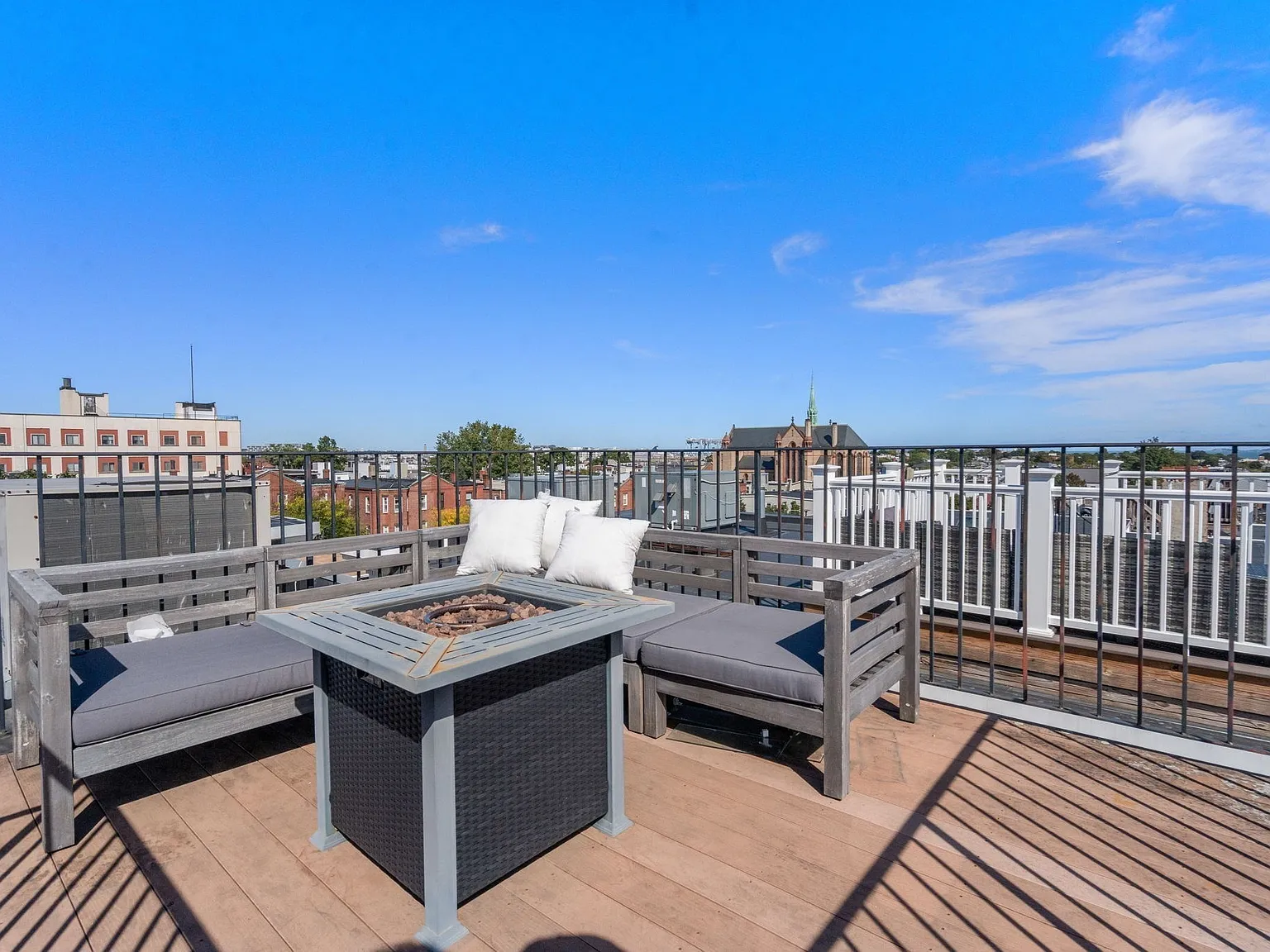 2 bed, 1.0 bath, 711 sqft, $3,500 — Photo 2