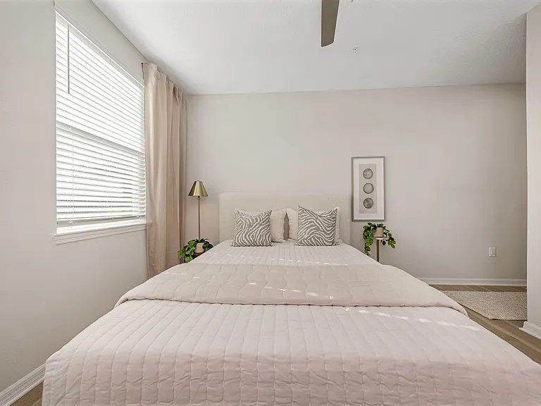 Everest Largo Apartments — Photo 61