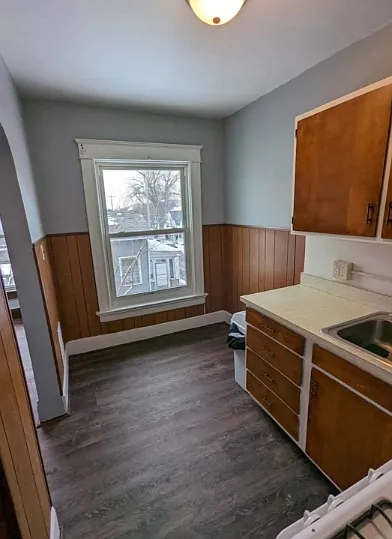 760 E 11th St #2W — Photo 7