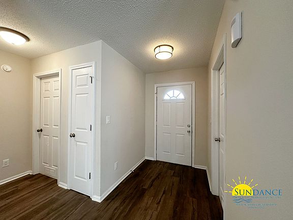 5th image of 1124 Sweetbriar Sta