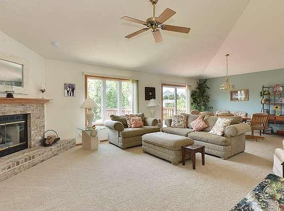 3rd image of 861 Algoma Dr