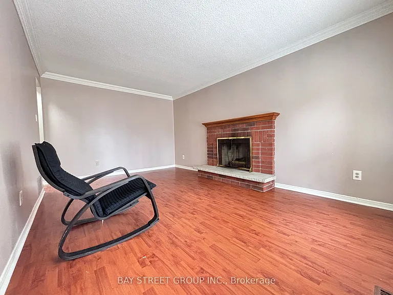 331 Green Ln — Photo 13