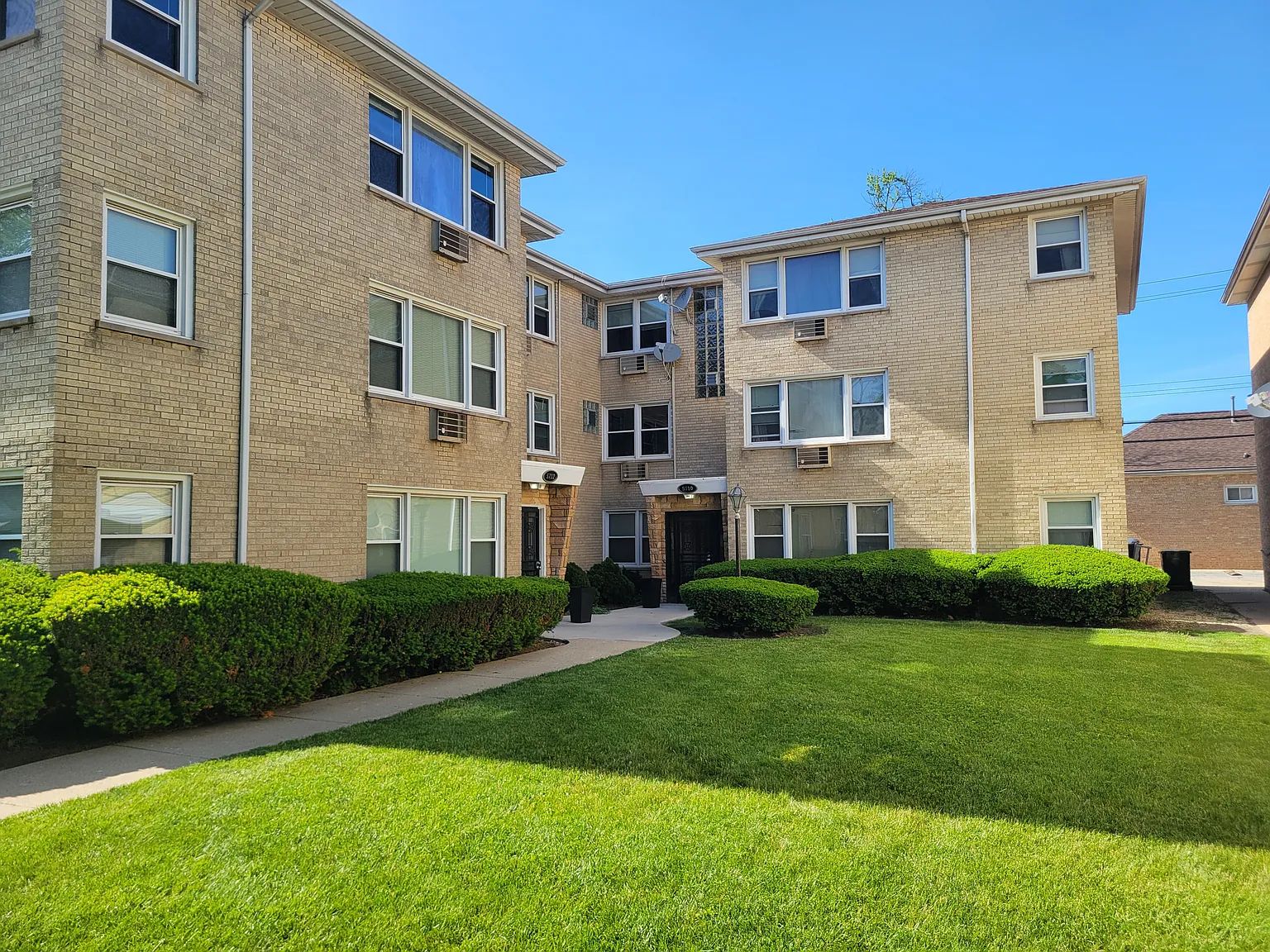 2 bed, 1300 sqft, $1,790 — Photo 1