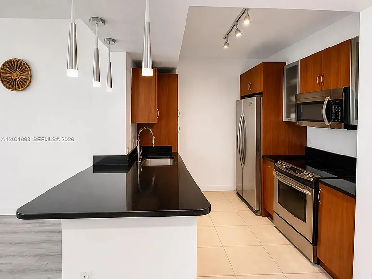 18800 NE 29th Ave #405 — Photo 3
