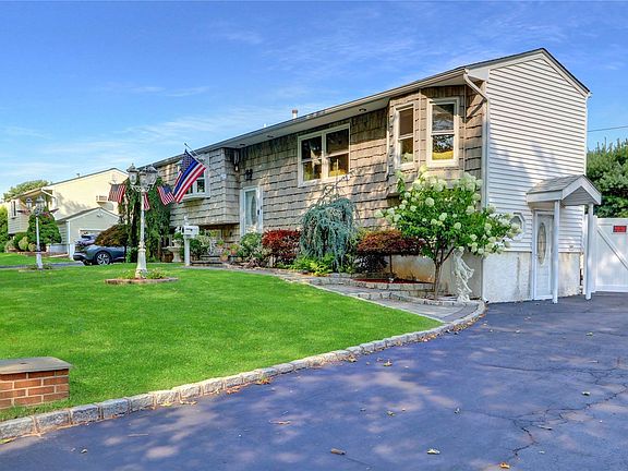 2nd image of 10 Phyllis Dr