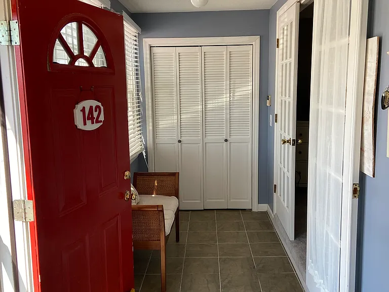 142 Old Black Point Rd — Photo 7
