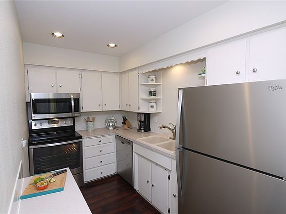 4th image of 440 Saint Helens Ave Unit 307