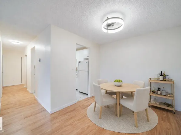 1624 48th St NW #402, Edmonton, AB T6L 5P1