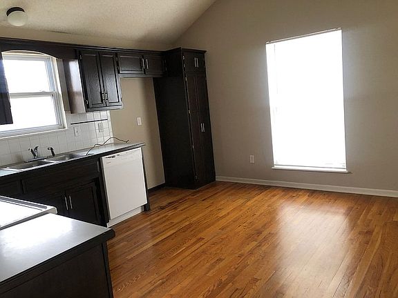 Kitchen Eat In Area