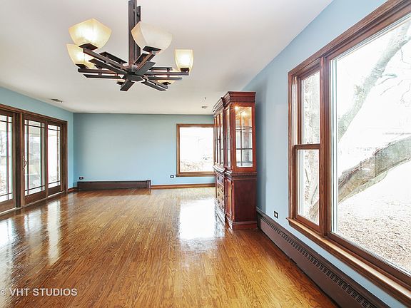 2nd image of 255 Park Ln