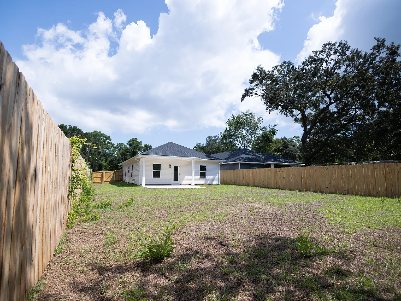 3 bed, 1289 sqft, $2,200 — Photo 2