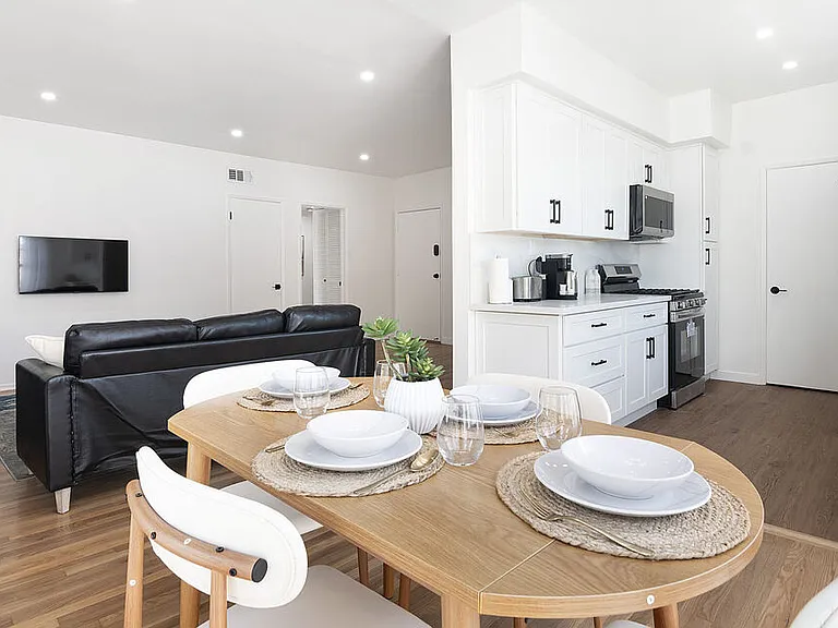 344 S Rexford Dr #4 — Photo 8