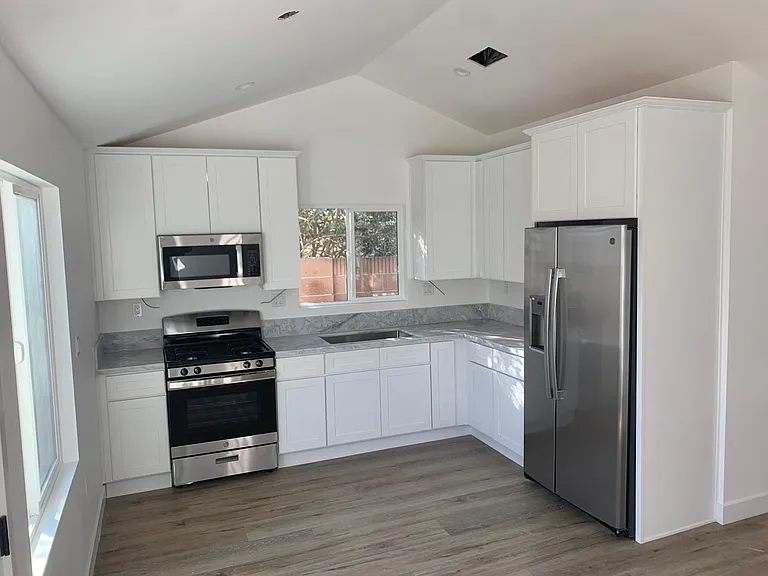 6443 Verdi Dr #B — Photo 3