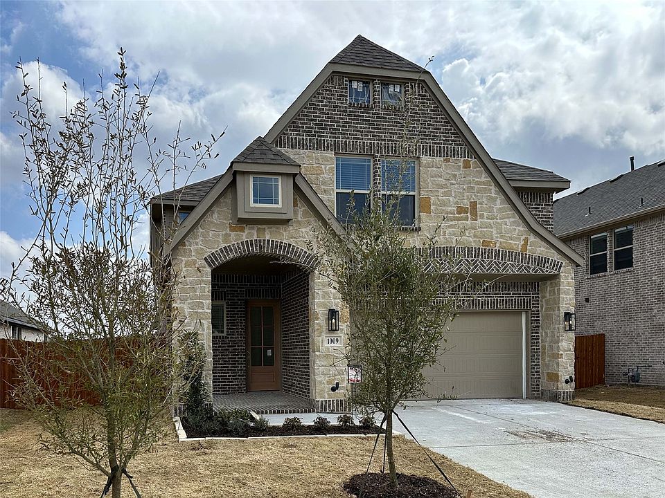 1st image of 1009 River Oaks Dr