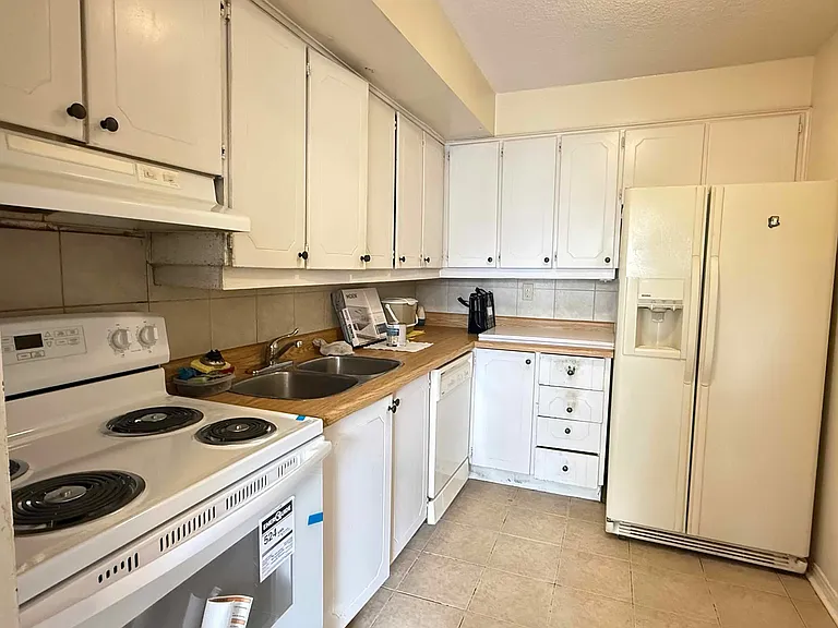 1300 Marlborough Ct #323 — Photo 7