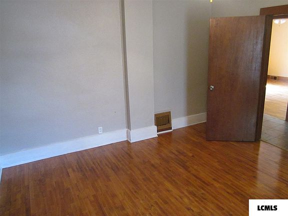 2nd image of 515 W Chestnut St